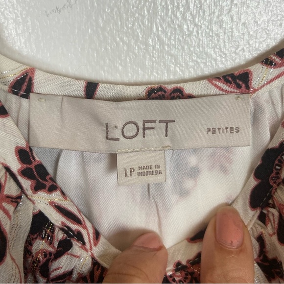 Loft Floral Sleeveless Tank Top Size LP Petite Ruffle Maroon & Cream Metallic - Picture 9 of 10